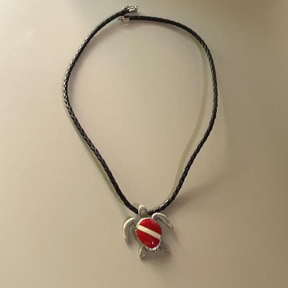 Scuba Diver’s Turtle Necklace - Picture 1 of 3